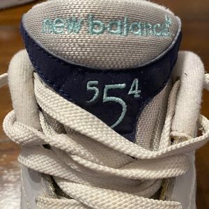 New Balance 554 Men's White Sneakers Size US 9